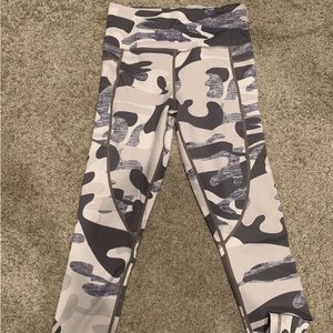 Zyia active small light n tight camo leggings